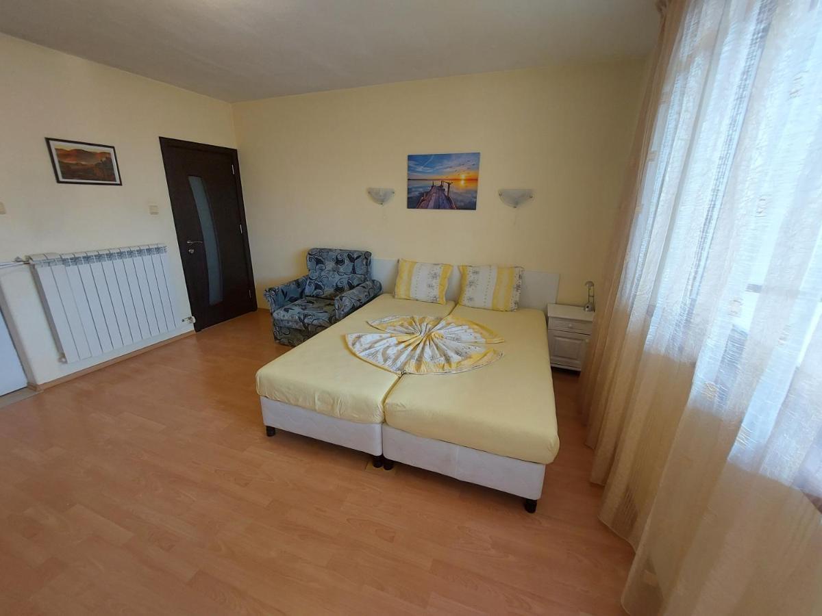 Primorski Briz Guest House Primorsko Bagian luar foto