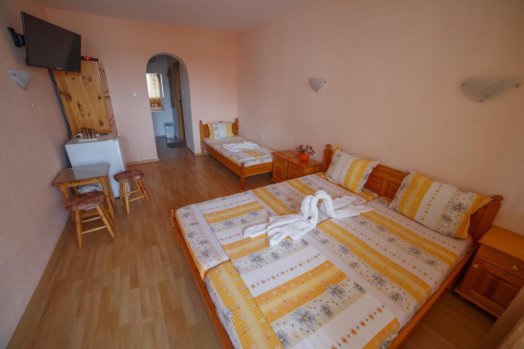 Primorski Briz Guest House Primorsko Bagian luar foto